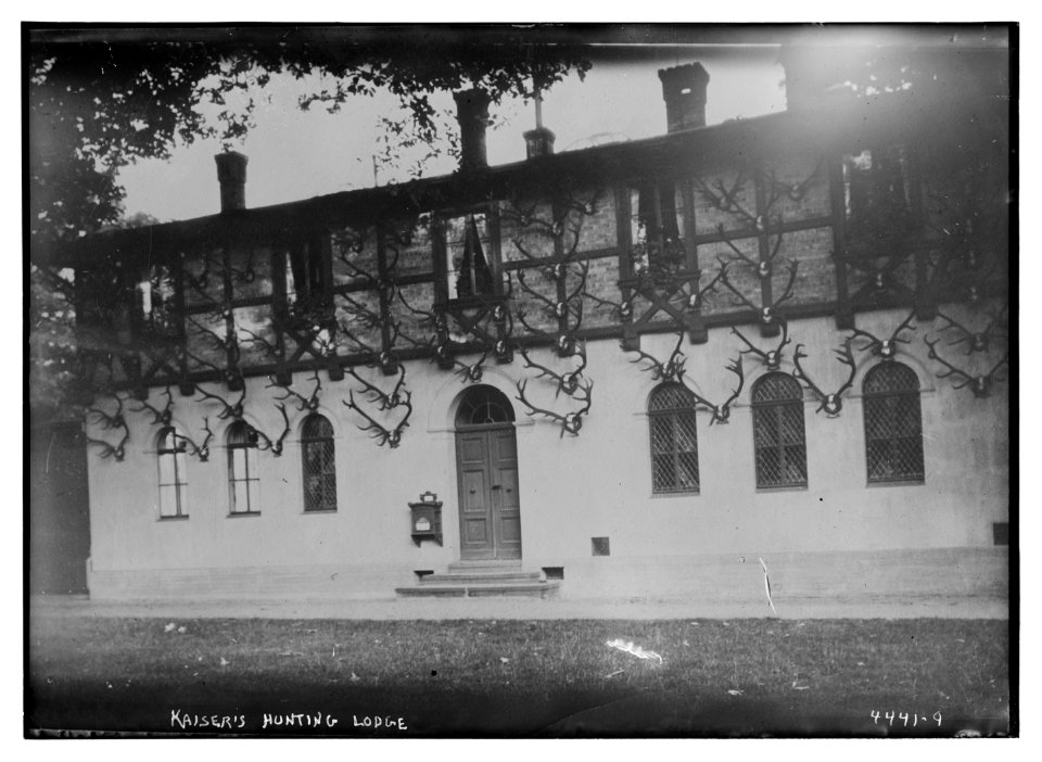 Kaiser's hunting lodge LCCN2014706042