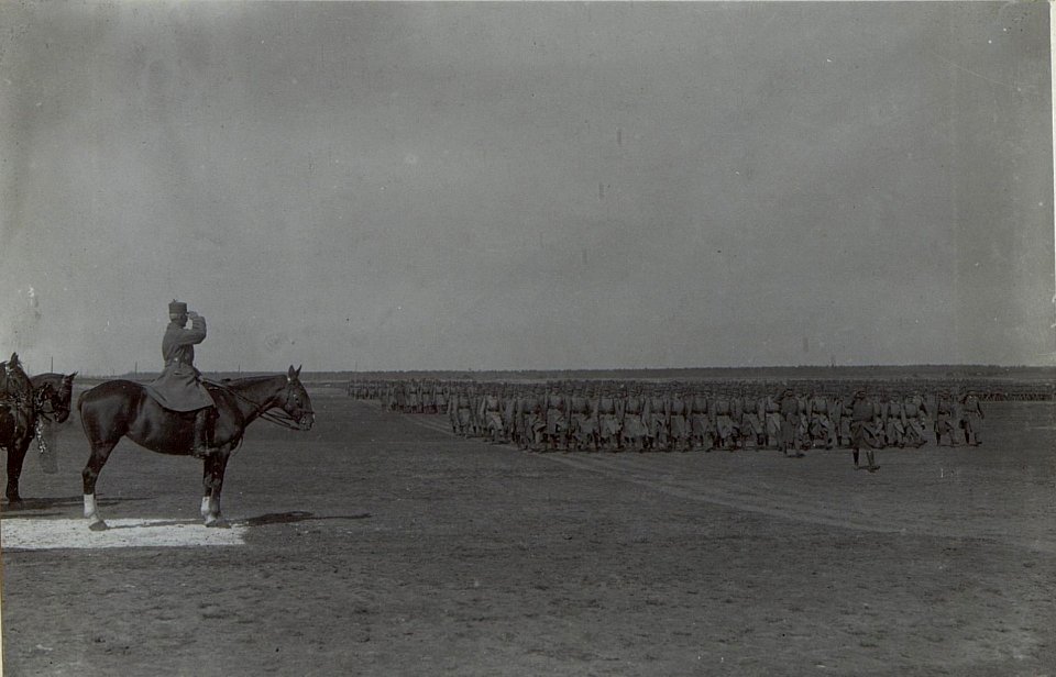 Kaiserin Geburtstagfeier.Defilierung der Infanterie. (BildID 15656043)