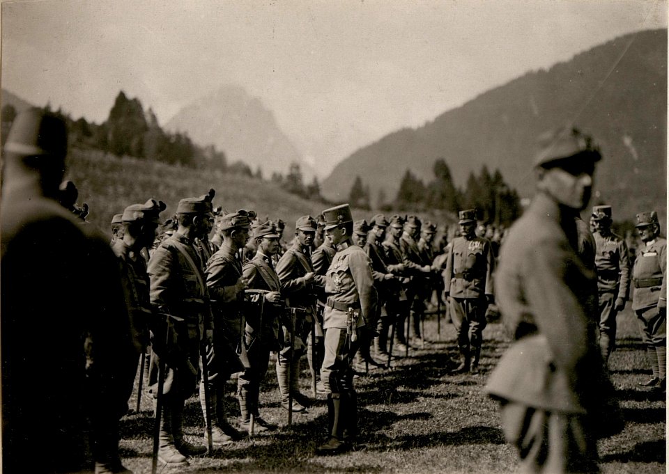 Kaiserbesuch in Tarvis, Truppeninspizierung durch Sr.Majestät. (BildID 15798880)