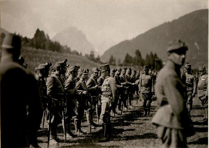 Kaiserbesuch in Tarvis, Truppeninspizierung durch Sr.Majestät. (BildID 15798880)