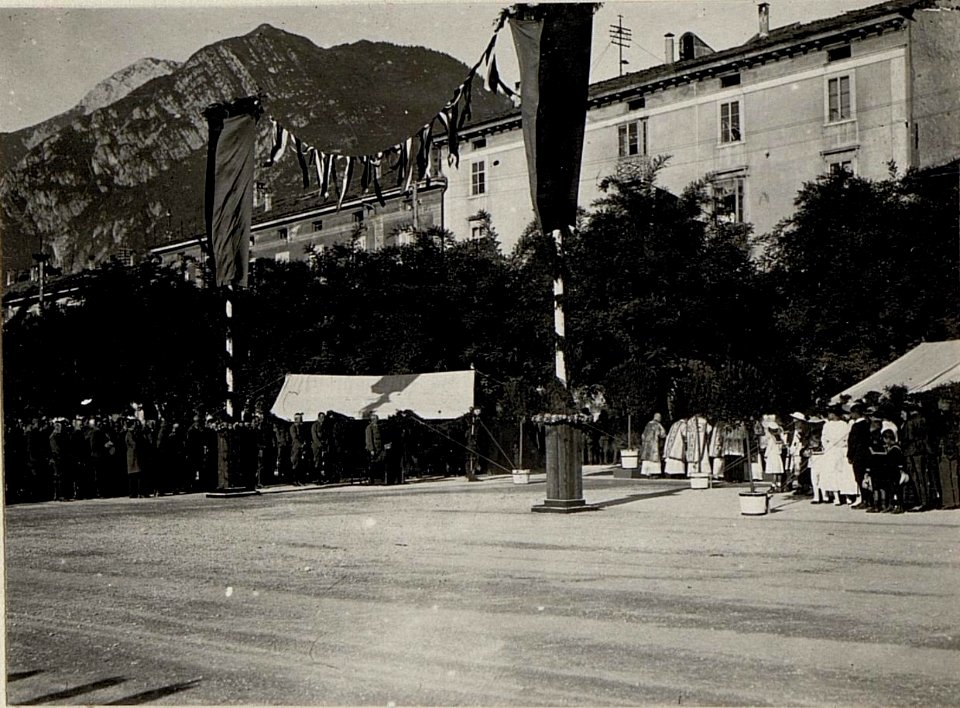 Kaiserfeier, Gottesdienst auf der Piazza d'Armi in Trient (BildID 15628000)