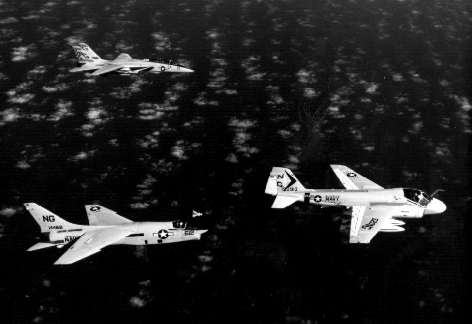 KA-6D VA-165 refueling VFP-63 RF-8G 1977