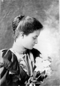 Kaiulani in Boston, 1893, facing right, holding flowers, photograph by Elmer Chickering, Library of Congress