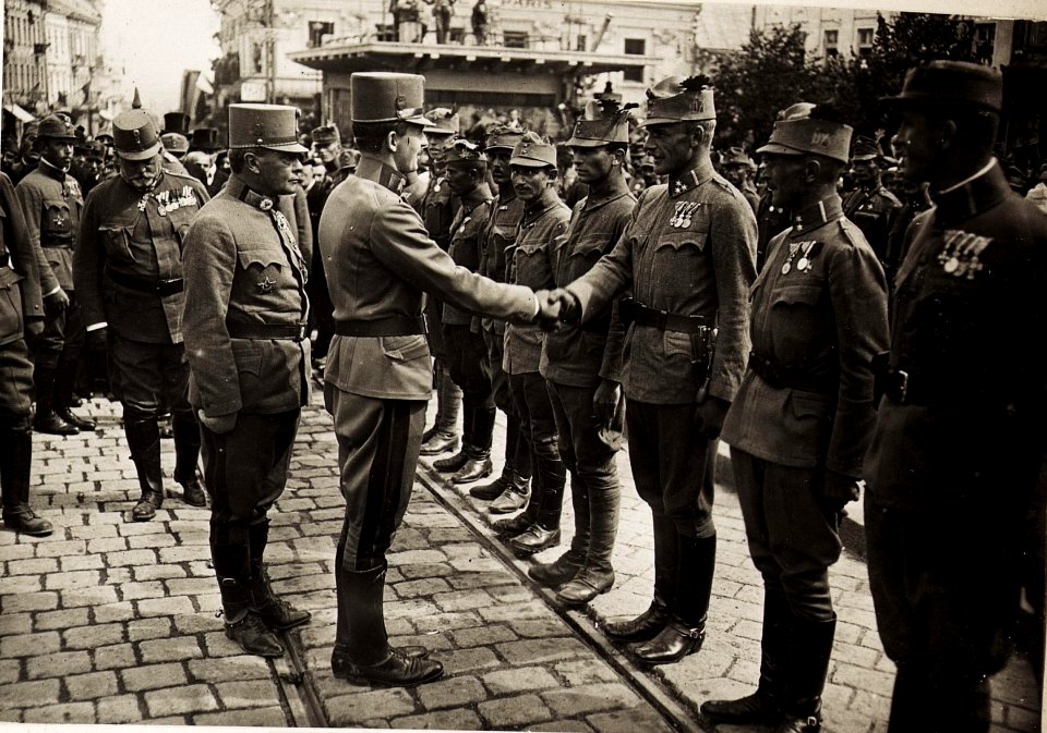 Kaiser Karl I. besucht Czernowitz am 6. August 1917 (BildID 15566837)
