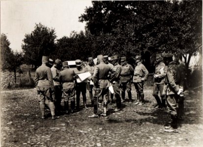 Kaiser Karl I. im Raum Snjatin am 29.7.1917 unmittelbar nach der erfolgreichen Gegenoffensive in Galizien (BildID 15566578)