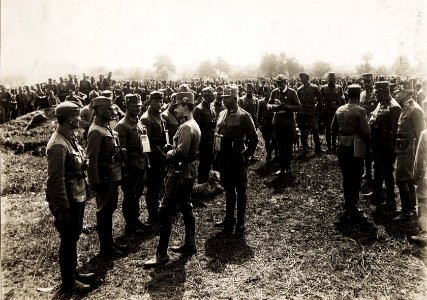 Kaiser Karl I. im Raum Snjatin am 29.7.1917 unmittelbar nach der erfolgreichen Gegenoffensive in Galizien (BildID 15566606)