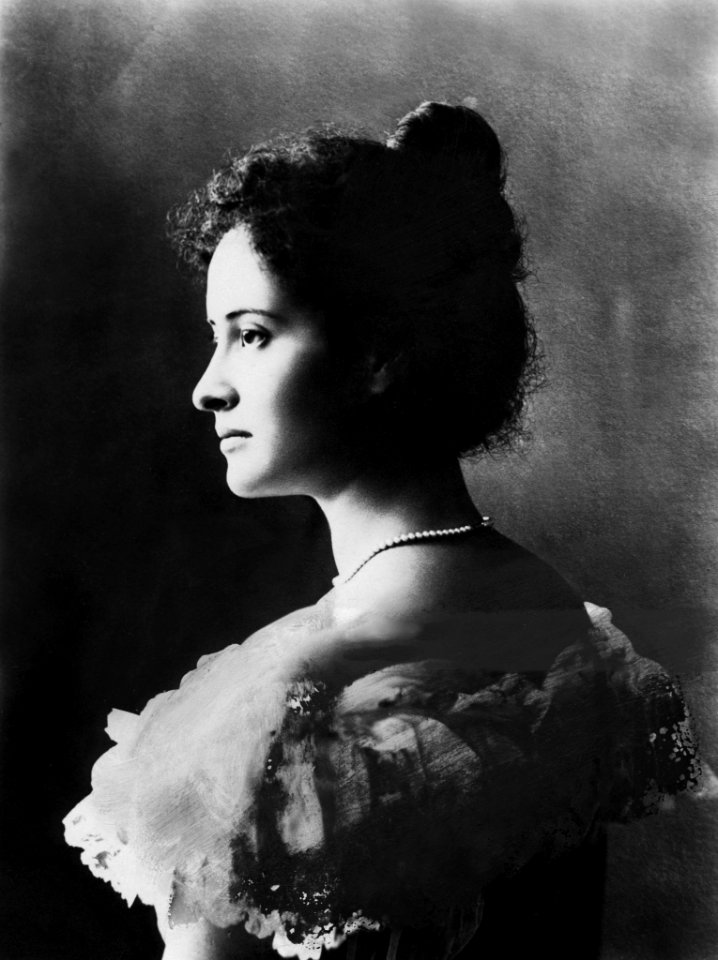 Kaiulani in profile, wearing pearl necklace, facing left, photograph by J. J. Wiilams