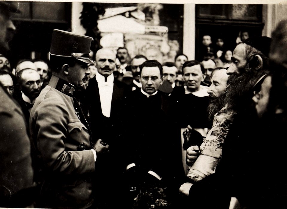 Kaiser Karl I. im rückeroberten Tarnopol am 30.7.1917 unmittelbar nach der erfolgreichen Gegenoffensive (BildID 15566725)