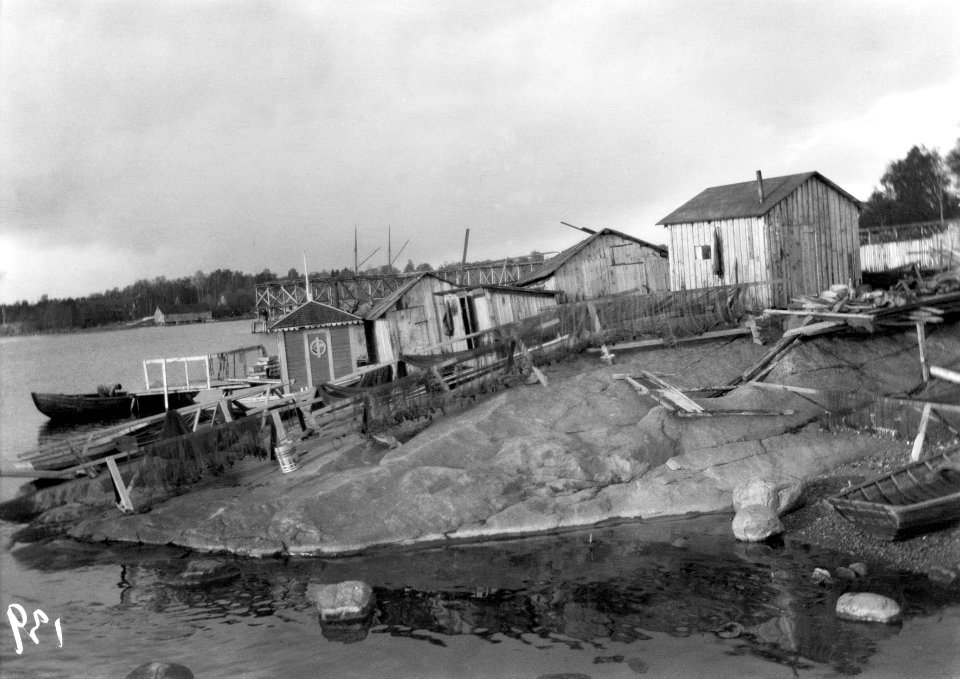 Kalastajien kojuja Jätkäsaarella - N1953 (hkm.HKMS000005-000001af)