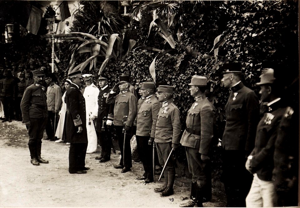 Kaiser Karl I. in Pula (Pola) während seiner Frontreise an die Isonzofront, nach Istrien, Kärnten und Vorarlberg am 3. Juni 1917 (BildID 15565121)