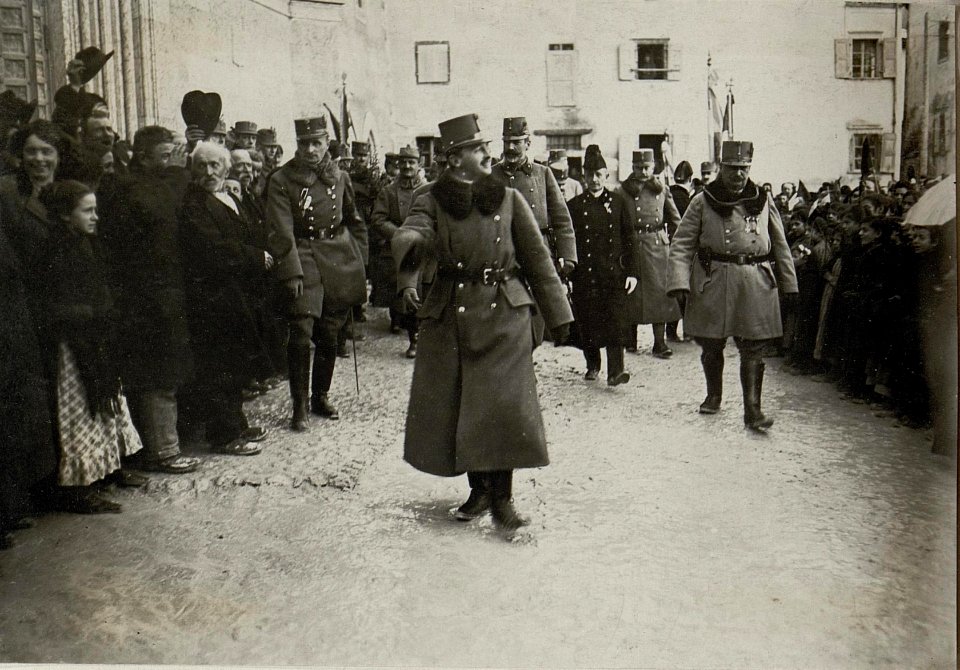 Kaiser Karl I. in Vezzano, 17.1.1917 (BildID 15551197)
