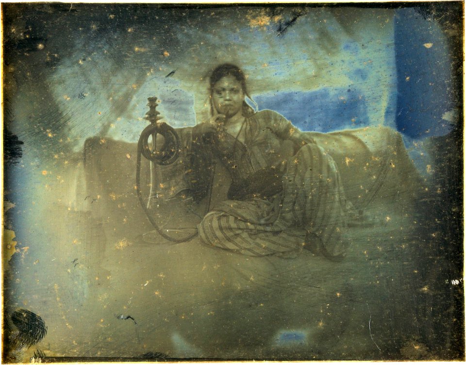 Kaire. Ayoucha assise