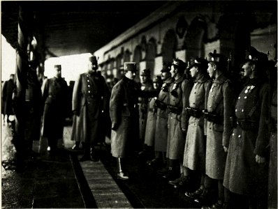 Kaiser Karl I., .Besuch in Trient, Empfang am Bahnhof durch Armeekommandant .Exzellenz Rohr. (BildID 15415239)