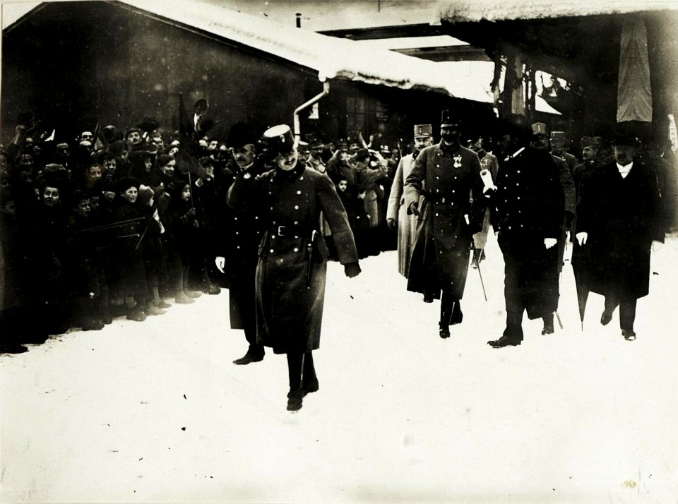 Kaiser Karl I., .Besuch in Trient,, Am Weg vom Bahnhof. (BildID 15415190)
