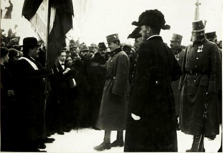 Kaiser Karl I., .Besuch in Trient,, Empfang durch die Zvilbevölkerung. Im Bild rechts, Erzherzog Eugen (BildID 15415155)