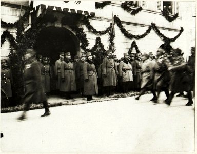 Kaiser Karl I., Besuch in Vezzano, Defilierung der Truppe (BildID 15415505)