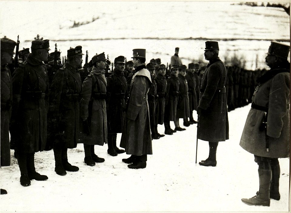 Kaiser Karl I,, Besuch in Levico Exerzierplatz, Inspizierung der Truppe (BildID 15415407)
