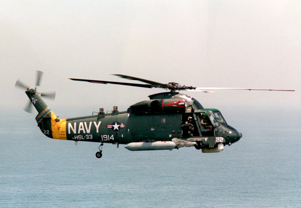 Kaman SH-2F Seasprite of HSL-33 in flight on 18 April 1988 (6430152)