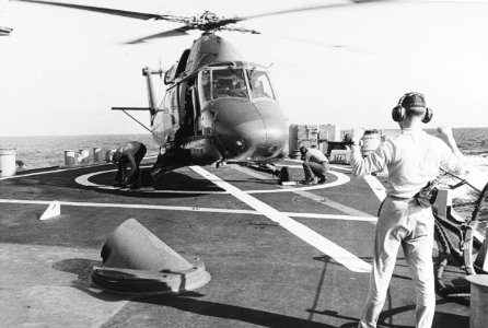 Kaman UH-2 Seasprite aboard USS Coontz (DLG-9), in July 1969 (USN 1139574)