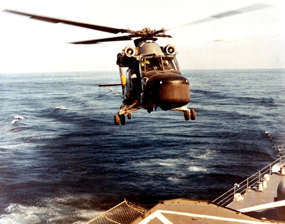Kaman YSH-2E Seasprite approaches USS Fox (DLG-33) c1972