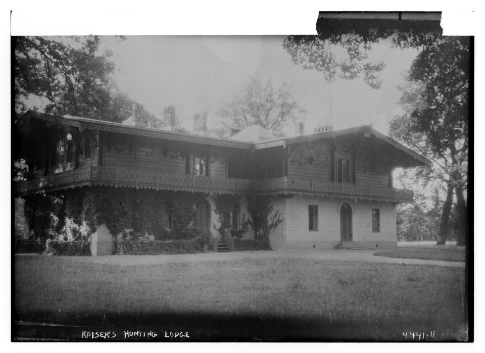 Kaiser's hunting lodge LCCN2014706044