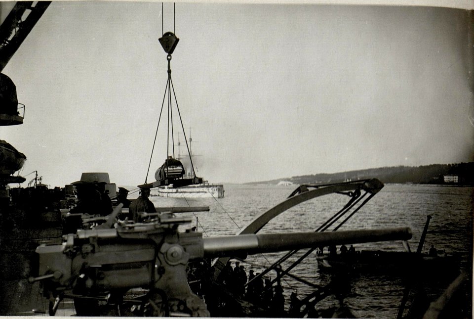 Kaiser Karl I. beim Begräbnis des an Lungenentzündung verstorbenen Grossadmirals Anton Haus in Pola, 10.2.1917 (BildID 15551232)