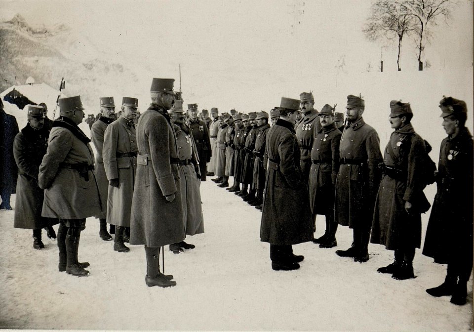Kaiser Karl I. besucht das Plateau von Folgaria (Vielgereuth), 16.1.1917 (BildID 15549635)
