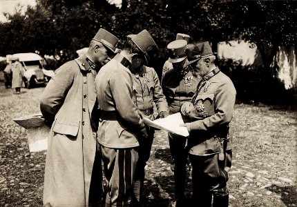 Kaiser Karl I. im Raum Snjatin am 29.7.1917 unmittelbar nach der erfolgreichen Gegenoffensive in Galizien (BildID 15566564)