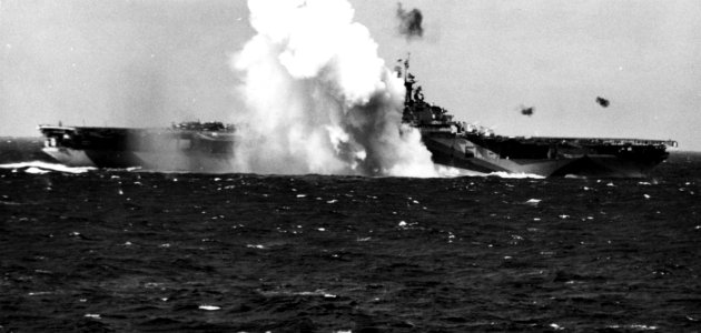 Kamikaze crashes near USS Ticonderoga (CV-14) 1944