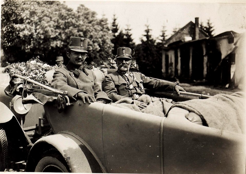 Kaiser Karl I. im Raum Snjatin am 29.7.1917 unmittelbar nach der erfolgreichen Gegenoffensive in Galizien (BildID 15566592)