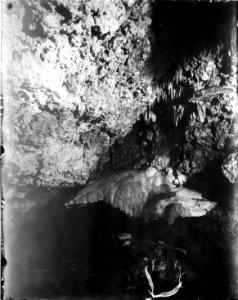 Kammare i grotta, se 010608. NV Madagaskar. Katsepe - SMVK - 010609