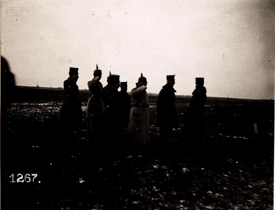 Kaiser Karl I. in Lubitow. (7-XII.1917.) (BildID 15711988)
