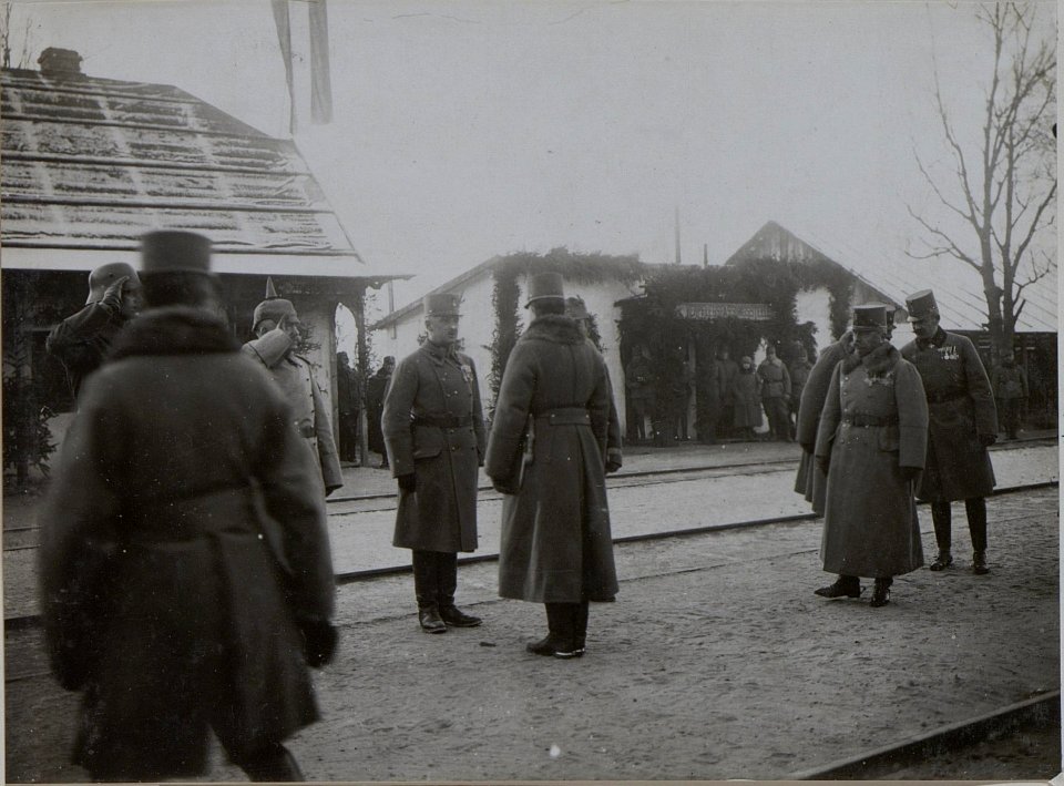 Kaiser Karl I. in Ozhydiv, 9.12.1917, rechts General der Infanterie Klaudius von Czibulka (BildID 15445690)