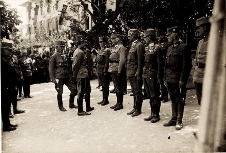 Kaiser Karl I. in Triest während seiner Frontreise an die Isonzofront, Istrien, Kärnten und Vorarlberg, die vom 1. Juni 1917 bis zum 6. Juni 1917 dauerte (BildID 15564953)