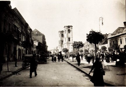 Kaiser Karl I. und Kaiserin Zita besuchen das am 21.5.1917 von einem Brand zerstörte Gyöngyös am 23.5.1917 (BildID 15564861)
