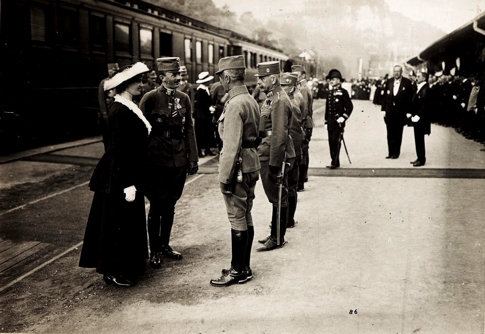 Kaiser Karl I. und Kaiserin Zita in Feldkirch am 5. Juni 1917. Karl bereiste vom 1. Juni 1917 bis zum 6. Juni 1917 die Isonzofront, Istrien, Kärnten und Vorarlberg (BildID 15565345)