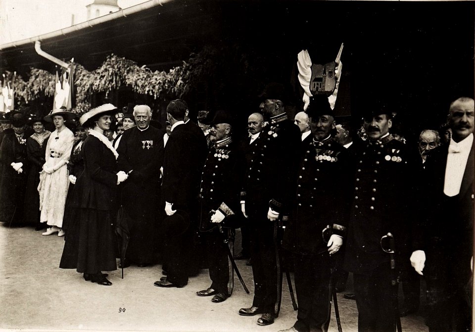Kaiser Karl I. und Kaiserin Zita in Feldkirch am 5. Juni 1917. Karl bereiste vom 1. Juni 1917 bis zum 6. Juni 1917 die Isonzofront, Istrien, Kärnten und Vorarlberg (BildID 15565373)