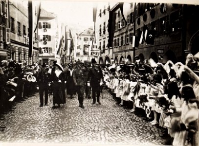 Kaiser Karl I. und Kaiserin Zita in Feldkirch am 5. Juni 1917. Karl bereiste vom 1. Juni 1917 bis zum 6. Juni 1917 die Isonzofront, Istrien, Kärnten und Vorarlberg (BildID 15565401)