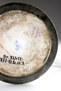 Kanna med lock. Märkning - Hallwylska museet - 87207