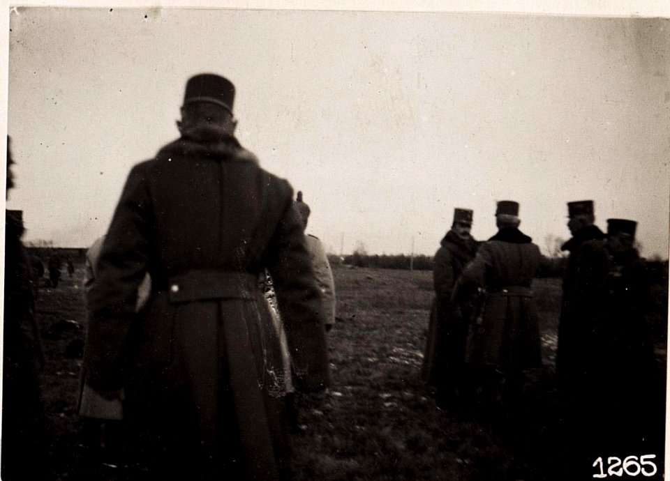 Kaiser Karl I.in Lubitow. (7-XII.1917.) (BildID 15711974)