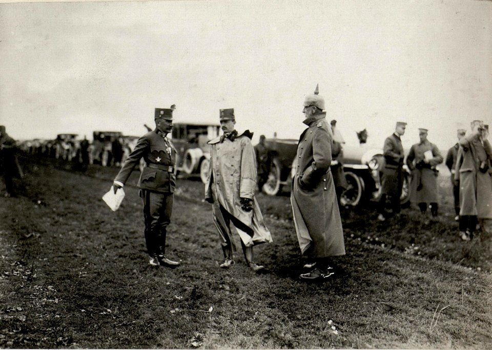 KAISER KARL im Gespräch mit Graf Bothmar und F. M. L. Hofmann. (BildID 15531583)