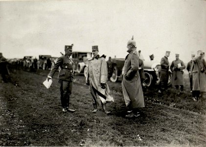 KAISER KARL im Gespräch mit Graf Bothmar und F. M. L. Hofmann. (BildID 15531583)
