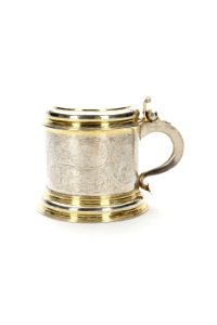 Kanna av delvis förgyllt silver med lock, handtag och fotring - Skoklosters slott - 91933