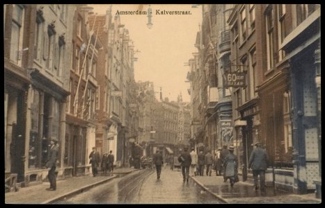Kalverstraat gezien vanaf Munt naar Heiligeweg. Uitgave B. Brouwer, Amsterdam, Afb PBKD00358000006 photo