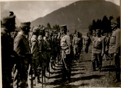 Kaiserbesuch in Tarvis, Truppeninspizierung durch Sr.Majestät. (4-6.1917.) (BildID 15798873)