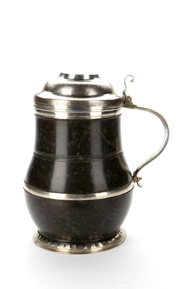 Kanna av svarvad grön serpentin, från 1600-talet - Skoklosters slott - 93570
