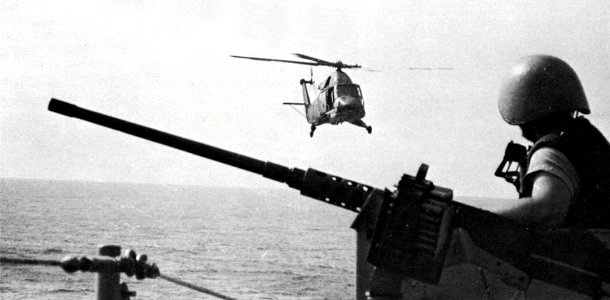 Kaman UH-2AB Seasprite of HC-1 approaches USS Coontz (DLG-9) in the Gulf of Tonkin, in 1966
