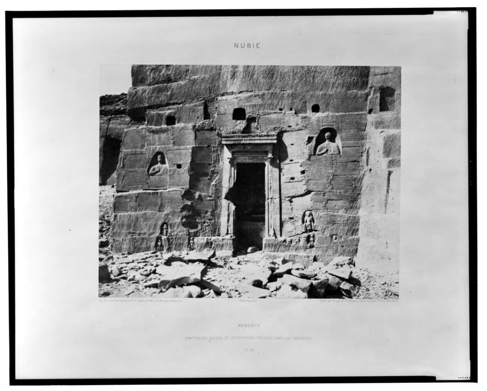 Kardâcy - sanctuaire, niches et inscriptions taillées dans les carrières - Félix Teynard. LCCN2001695353