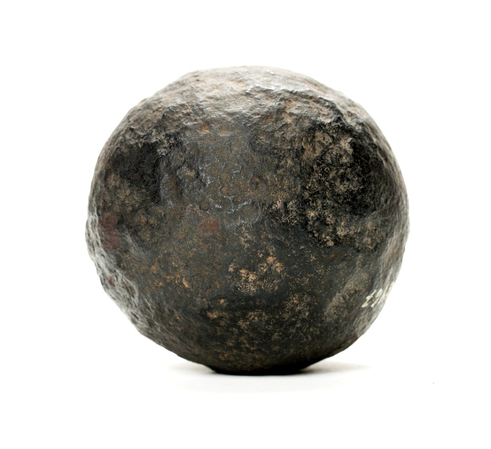 Kanonkula s.k. lod, av järn, 100 mm i diameter - Skoklosters slott - 97152
