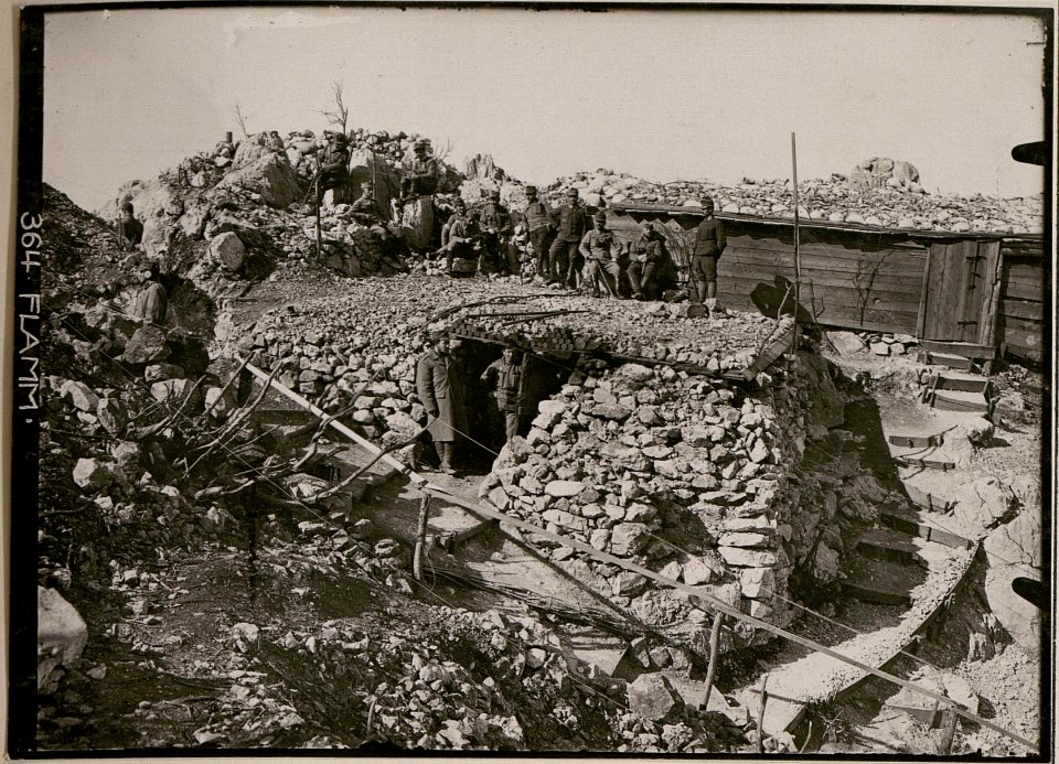 Kamm des Monte Sabotino mit Maschinengewehr- und Beobachtungsunterständen (BildID 15732362)